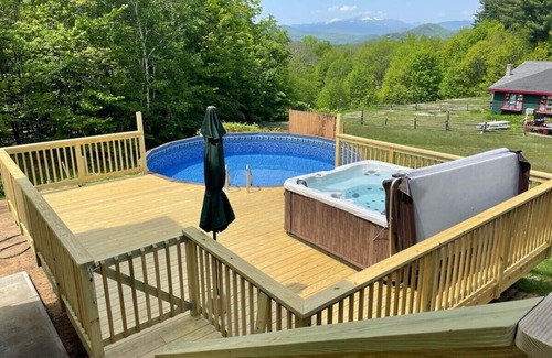 North Conway House | North Conway Getaway | Hot Tub, Pool & Sleeps 25!