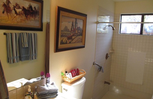 North Scottsdale House | North Scottsdale 1 Bedroom Stand Alone Guest House With Garage.