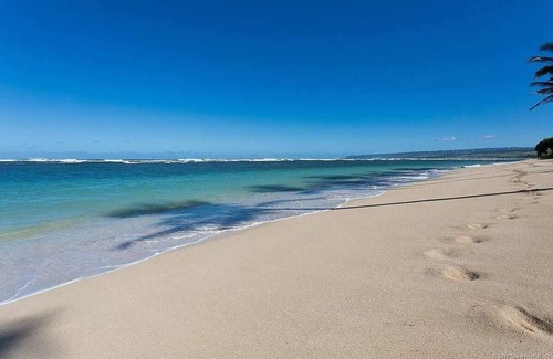 Waialua House | North Shore Beach House w/AC, Parking, WIFI, King Beds.