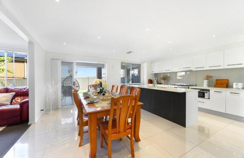 Jordan Springs House | North-West 5Br near Woolworths & Regatta Centre