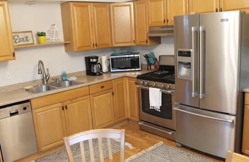 St. Anthony House | Northeast Charm, 5 miles to downtown!