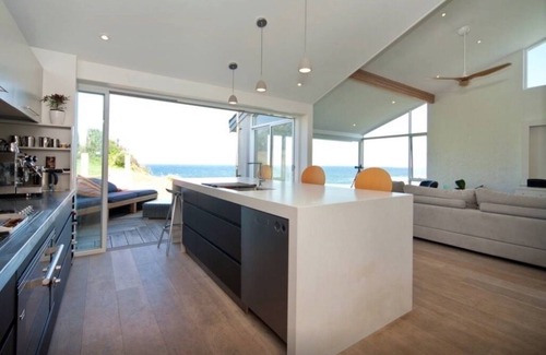 Warriewood House | Northern Beaches beachfront house for 6-8 people - awesome beach location !