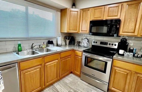 North San Antonio - SAT Cottage | Northern Hills 3BR Accessible Home Insurance & Relocation Housing Wi-Fi W/D