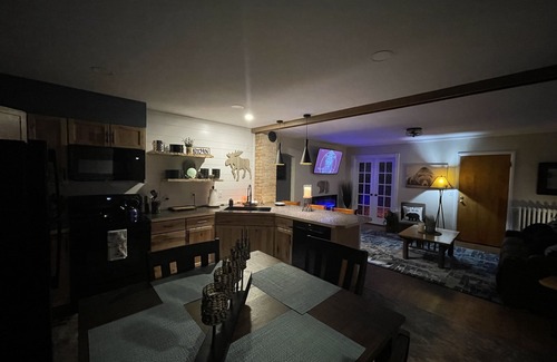Two Harbors House | Northern Lights- Relax, Unwind, & Enjoy