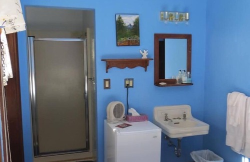 Waterton Park Cabin | Northland Lodge