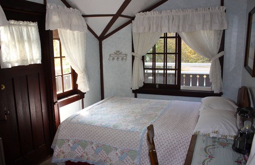 Waterton Park Cabin | Northland Lodge