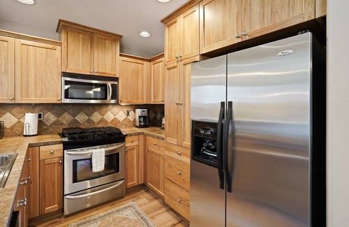 Boyd Acres House | Northwest Bend Convenient Location - private walled deck, AC, light and bright