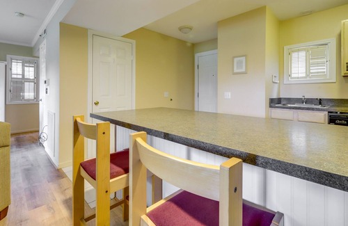 Norwich Apartment | Norwich Studio w/ Community Pool & Hot Tub!