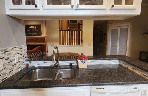 Oklahoma City House | Nostalgic Y2K themed rental 🏡 5 bed 🛏 2 full bath 🛁 large seating areas 🛋