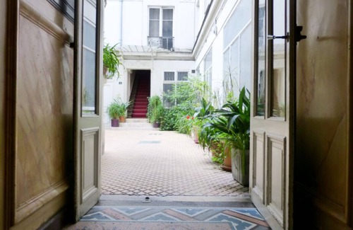 Latin Apartment | NOTRE DAME/SEINE/COURTYARD/3 ROOMS