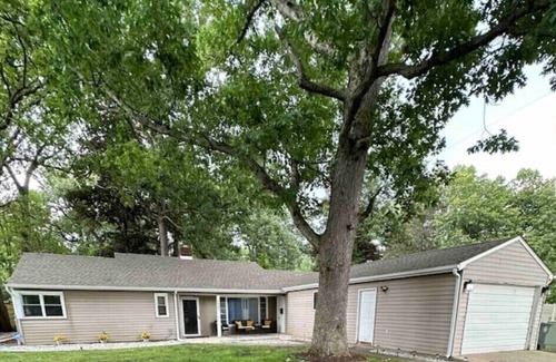 Wooded Estates House | Notre Dame vs USC Weekend: 5 BR Ranch Walk to Campus/2 Full Baths +Game Room