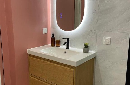 Chasseneuil-du-Poitou Apartment | Nouveau Studio Oasis