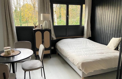 Chasseneuil-du-Poitou Apartment | Nouveau Studio Oasis