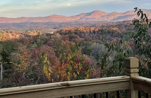 Blue Ridge Cabin | Nov 20-23 Open❤️BESTMtnView-Adult PoolTable-PingPong-Foosball-Playgrnd-Hottub