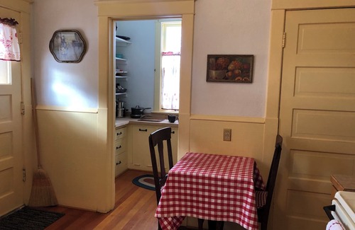 Downtown Bozeman House | November special Historic Cottage, Two Blocks from Main St., 30 day+ stays.