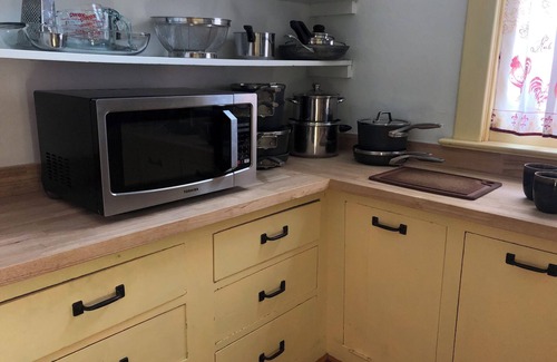 Downtown Bozeman House | November special Historic Cottage, Two Blocks from Main St., 30 day+ stays.