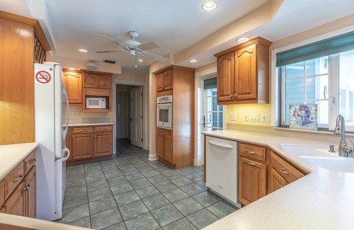 New Town House | November Special-Private Home- Sun-filled Pool- Neighborhood Water Inlet