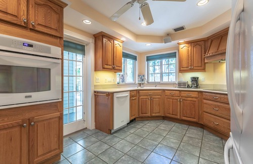 New Town House | November Special-Private Home- Sun-filled Pool- Neighborhood Water Inlet