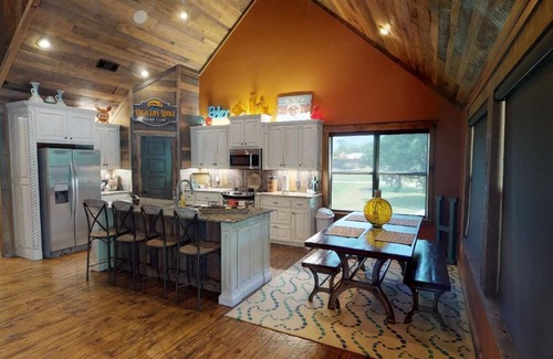 Glenwood Cabin | NOW AVAILABLE.HIGHLIFE RIDGE ON THE CADDO RIVER WITH BREATHTAKING VIEWS!