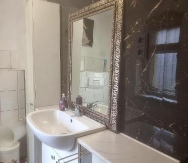 Annaberg-Buchholz House | Nr 9 Hübsche Suite mit Loggia in alte Villa mit Stadtblick und interessante Ausstattung Ohm Zimmer