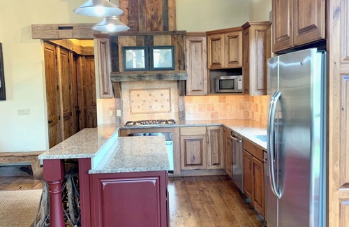 Divide Cabin | nRiverfront Timber-framed Hunting Lodge; Ideal SW Montana location; Wi-Fi