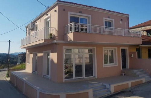 Melikia Apartment | nSet in Lefkímmi, 2.4 km from Paralia Alikes and 3 km from Bouka Beach.