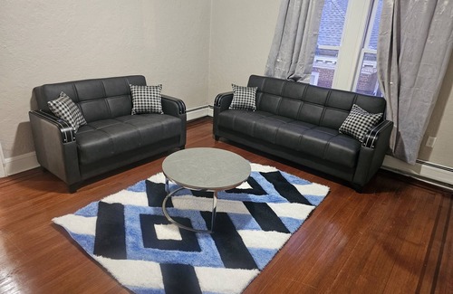 Weequahic Apartment | nSpacious, Comfy 3BR, 1BA Apt, Close to EWR, NYC, Beth Israel Hospital, MetLife,