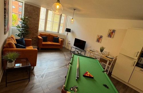 Leicester City Centre Apartment | nSpacious Leicester Apt with Free Parking, Sleeps 6