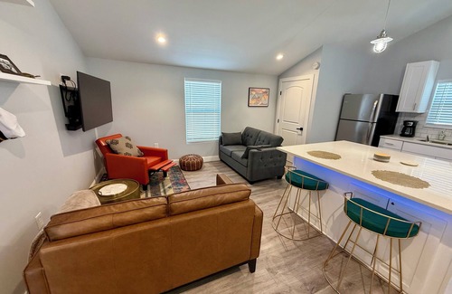 River Ridge House | nThe Minnie Drive.r - A Lake Austin Bungalow: Adventure by Day, Stars by Night