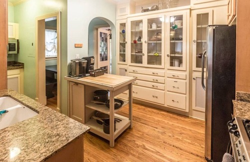 Maple Ridge House | Nugget's Roost - Maple Ridge Gem