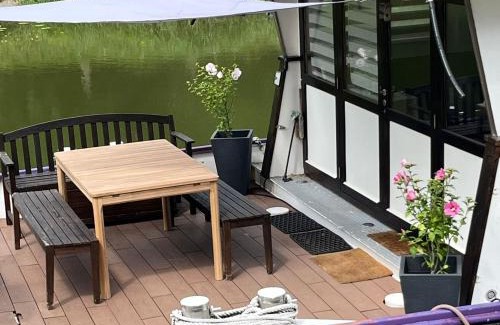 Bergues Boat Rental | Nuit insolite à bord d'une péniche, 6 personnes