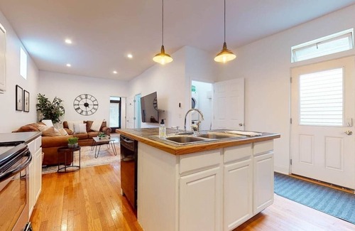 Phoenix Hill House | NuLu Private Home|Backyard|Parking