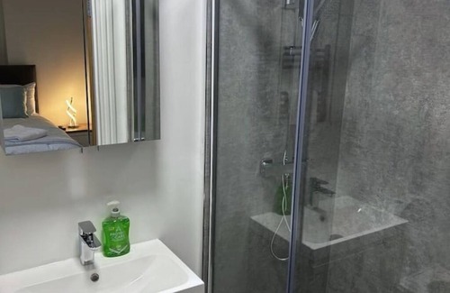 Douglas Apartment | Number 4, 8 Clifton Terrace