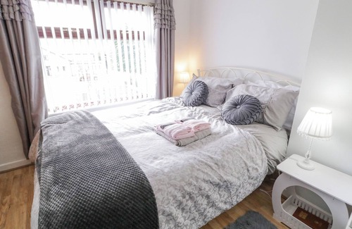 Larne Cottage | NUMBER 5, family friendly, with a garden in Larne