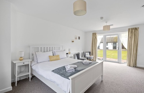 Reydon Cabin | Number 5 - Lytton Tree Lodge, Reydon, Southwold