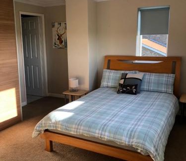 Winestead House | Number One - Fully Equipped Self Catering Four Bedroom House next to Dunedin, 15 mins to Spurn, 20 mins to Saltend, 12 mins to Easington