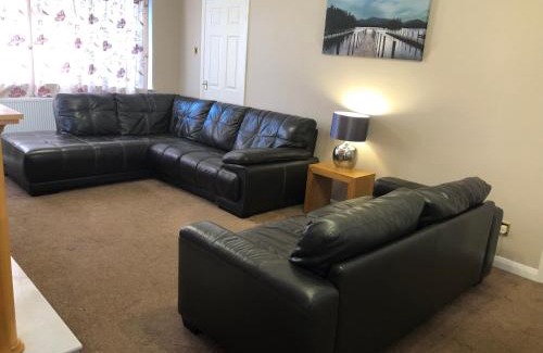 Winestead House | Number One - Fully Equipped Self Catering Four Bedroom House next to Dunedin, 15 mins to Spurn, 20 mins to Saltend, 12 mins to Easington