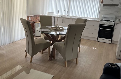 Falcon Cottage | Nutbush Cottage Falcon. A couple's or solo retreat. Early checkin, late checkout