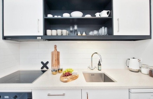 Auckland Central Business District Apartment | NY-style apt, 2 bed, large sunny terrace, rooftop pool, Auckland City