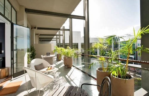 Auckland Central Business District Apartment | NY-style apt, 2 bed, large sunny terrace, rooftop pool, Auckland City