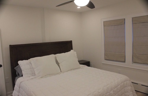 New Rochelle Apartment | NYC NewRo Escape 3 Bdrm walk to train w/parking WiFi, AC