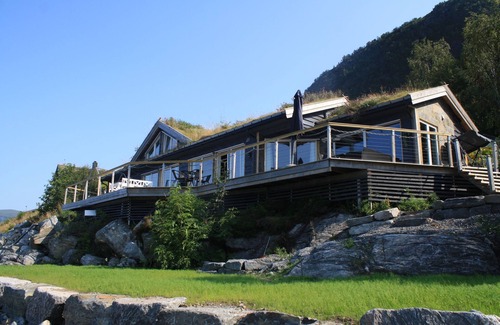 Aheim House | Nytt Stort Feriehus med Panoramautsikt. Båt Inkludert