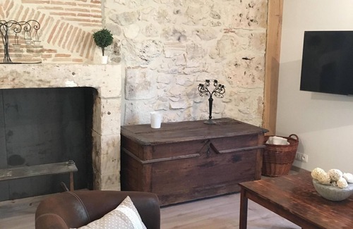 Issigeac Cottage | Ô Coeur d'Issigeac, spacious loft of the 15th century.