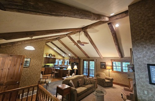 Sturgeon Bay Cabin | Oak cabin one bedroom