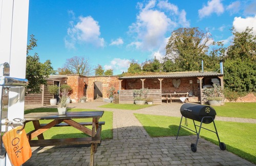 Denstone Cottage | OAK, pet friendly, character holiday cottage in Rocester