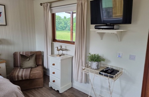Fivemiletown Cabin | Oak Tree Cabin