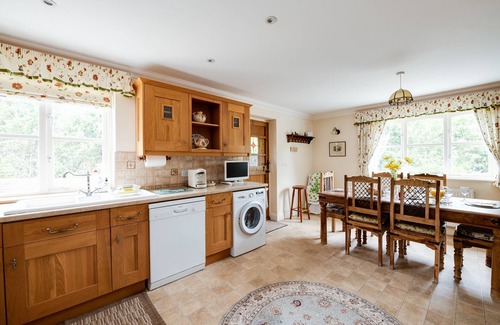 New Forest District House | Oak Tree Cottage, Charming & Rural Home, Heart of the New Forest