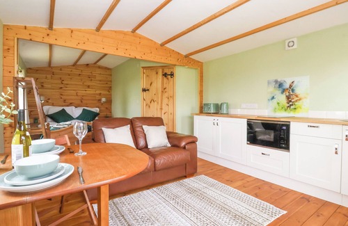Low Catton Cottage | OAK TREE LODGE, romantic, character holiday cottage in Strensall