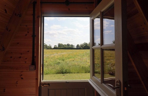 Woodbridge Cottage | OAK TREE, romantic, character holiday cottage in Otley, Suffolk