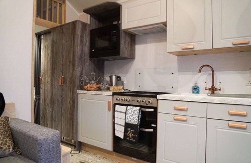 Rhayader Cottage | Oak Tree View - Cabin Sleeping 6 guests in 1 bedroom